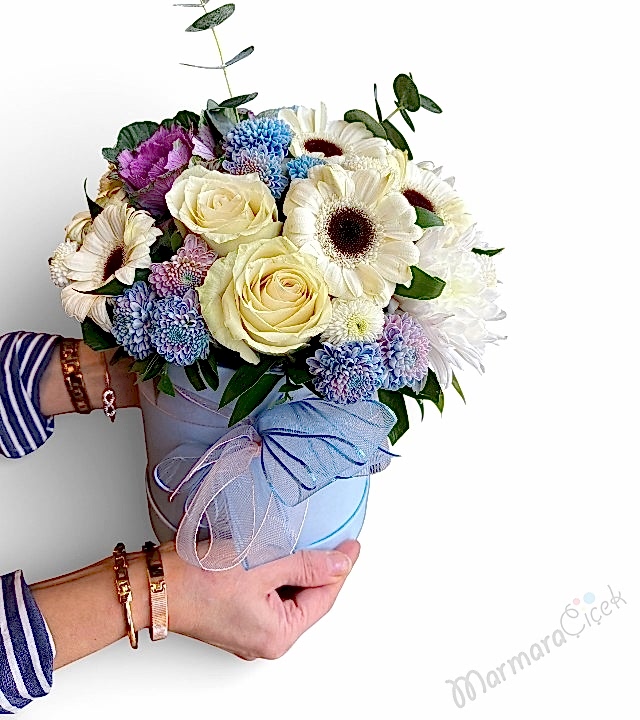 Kutuda Beyaz & Pastel Çiçek 