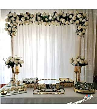 Çiçekli Nişan Masası