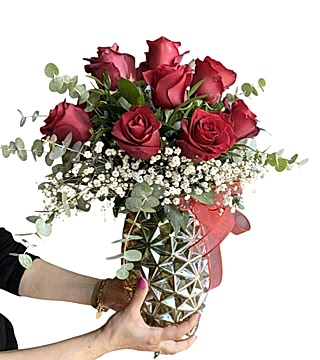 Cam Vazoda Sevgiliye Güller 