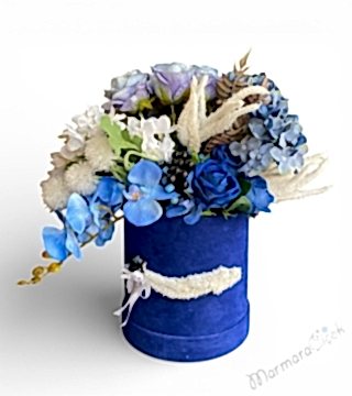 Mavi Tonlarda Kutulu Yapay Çiçek Aranjmanı