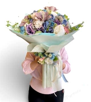 Pastel Tonlarda Yapay Çiçek Buketi