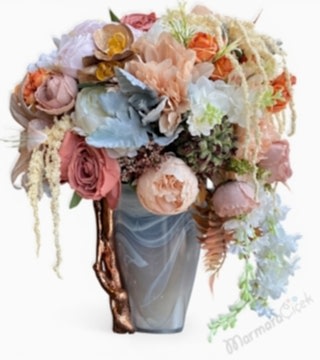 Pudra Tonlarda Lüks Yapay Çiçek Aranjmanı