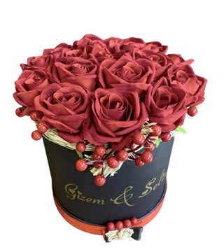 İsimli Kutuda Yapay Çiçek