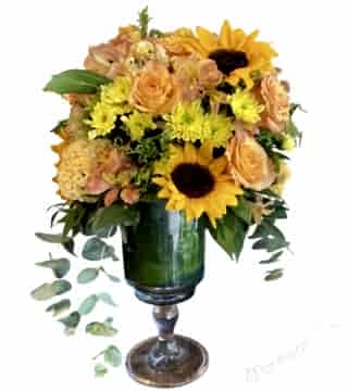 Kadehte Turuncu Çiçekler