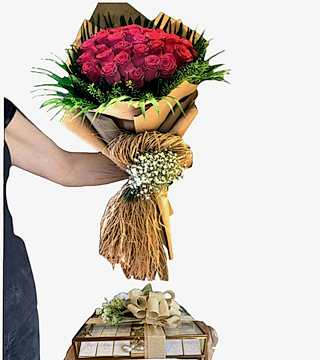 Kırmızı Gül Buketi ve Sandıkta İsimli Çikolata Seti 