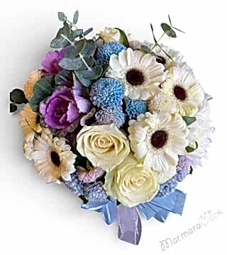 Kutuda Beyaz & Pastel Çiçek 