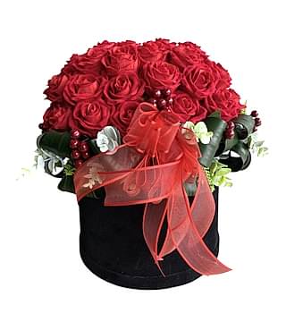 Kutuda Yapay Kırmızı Gül Aranjman