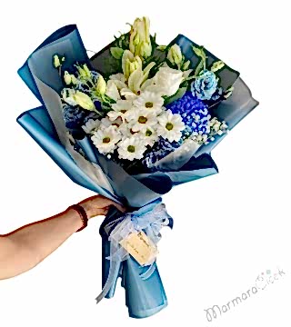 Mavi Beyaz Asalet Buketi