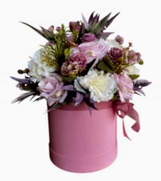 Pembe Kutuda Yapay Çiçekler