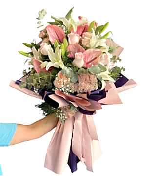 Pembe Tonlarda Nişan Buketi