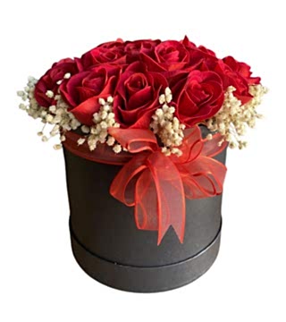 Siyah Kutuda Yapay Kırmızı Güller